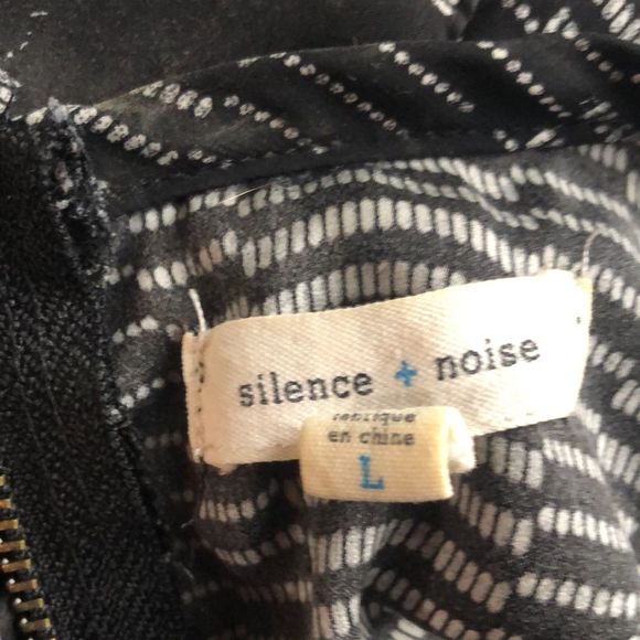 Urban Outfitters/ silence&noise/ sz L /black&white/crop top/short sleeves/ - Picture 10 of 11